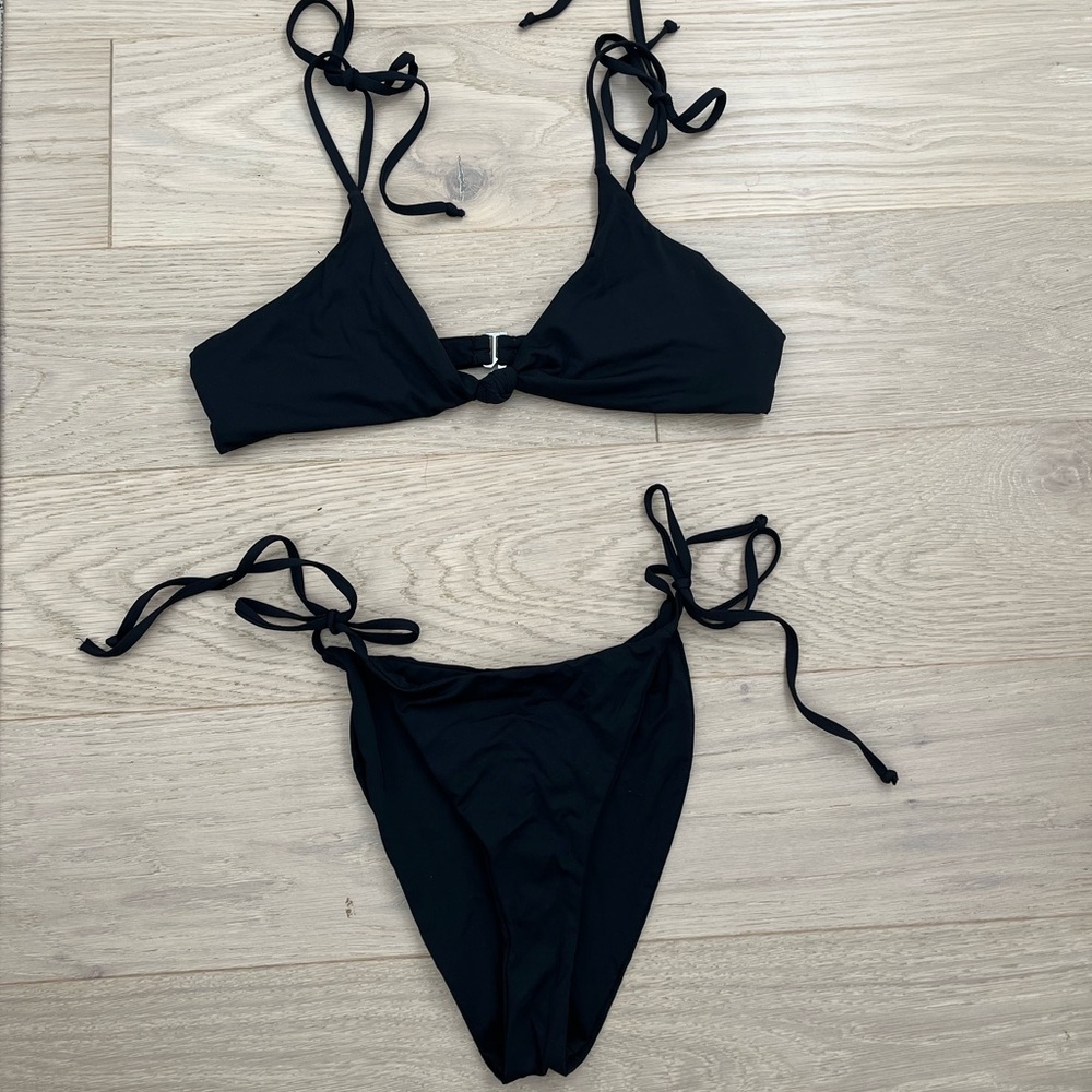 Black Dippin' Daisy's bikini topsy's bikini bottoms
